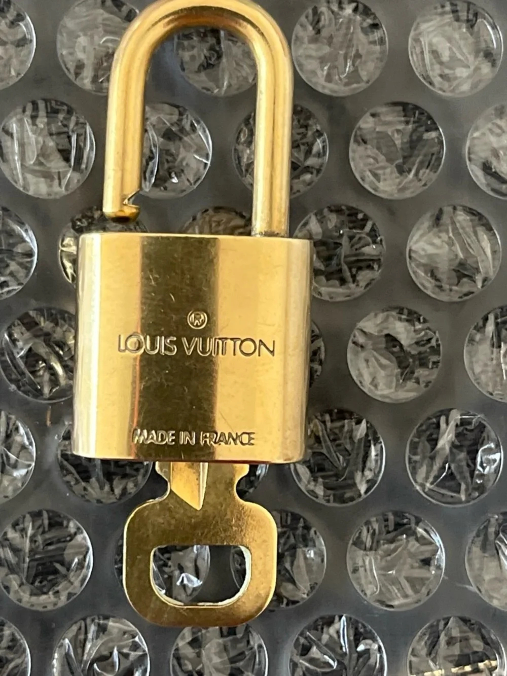 Louis Vuitton Gold Padlock Key (309).